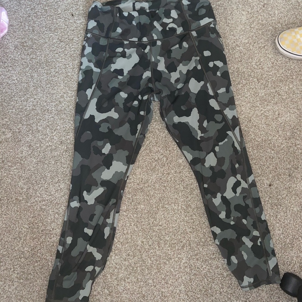 Athleta Lightning Camo 7/8 Tight Size L
